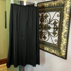VTG Vanity Fair  Black Half Slip Lace Trimmed Midi Sz S